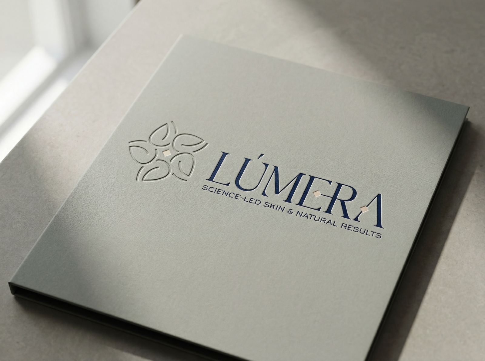 LÚMERA לוגו