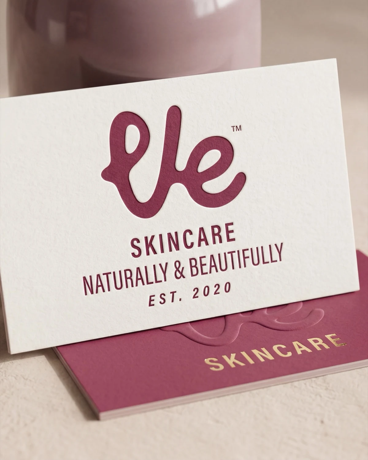 כרטיסי הביקור של VELORA